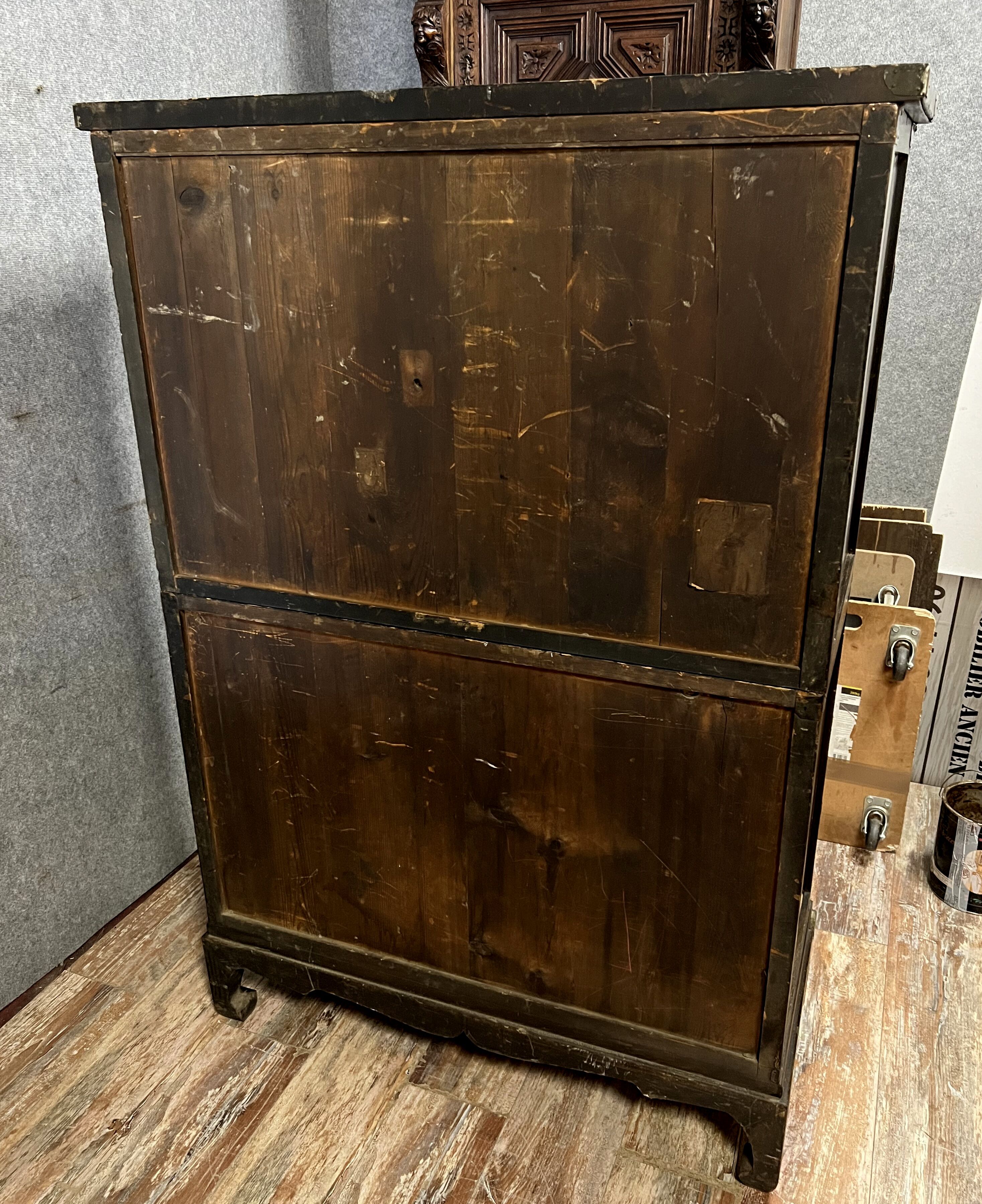 Cabinet japonisant en bois de fer et bronze doré époque XIXème
