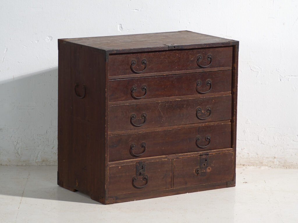 Japanese antique tansu with drawers and iron fittings – Meiji period – Japan, around 1900