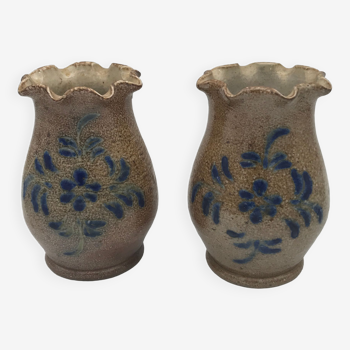 Paire de vases poterie vintage à décor floral et glaçureau sel
