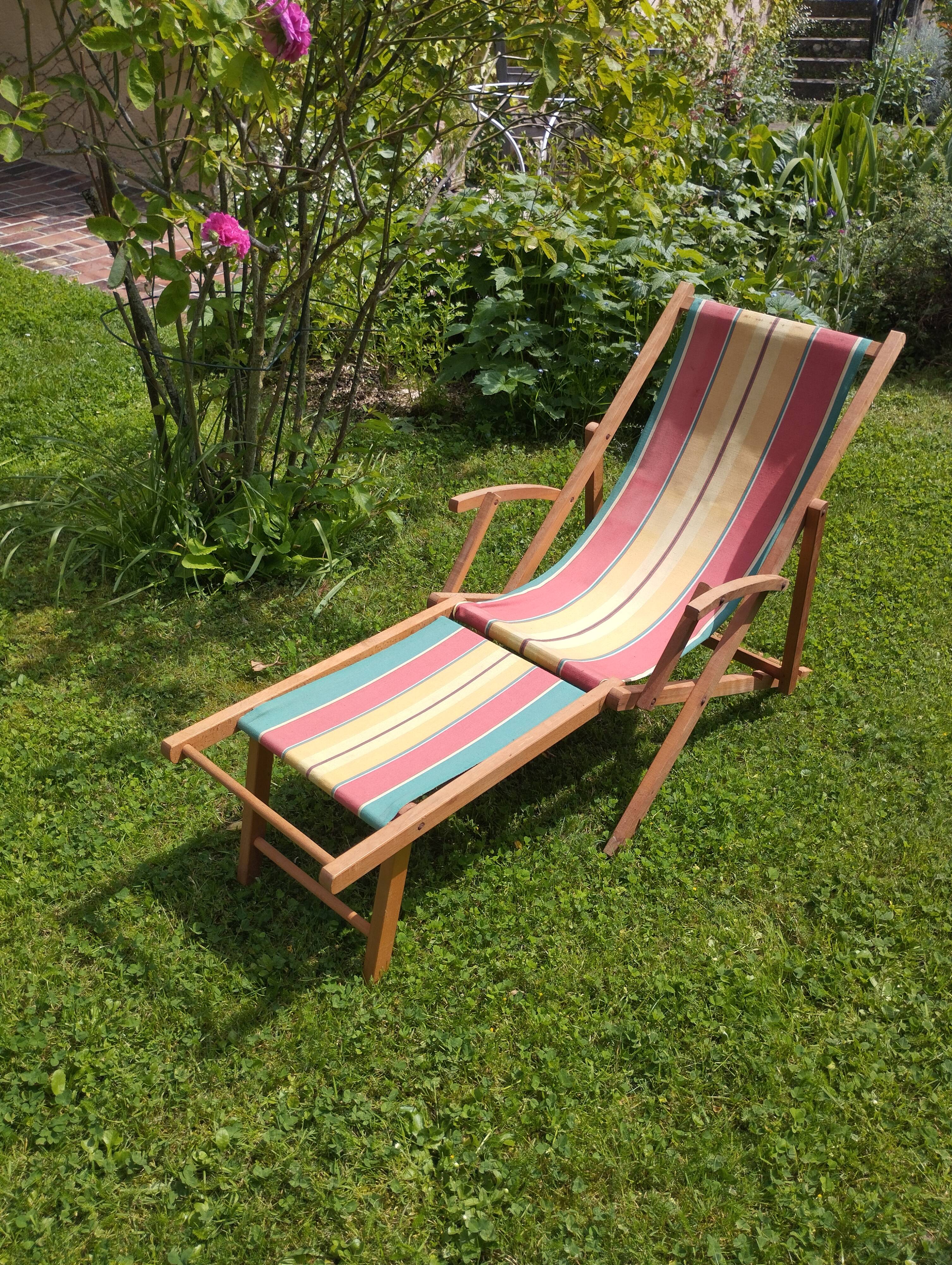 Vintage children's deckchair, sun lounger, striped canvas, 1960-1970.