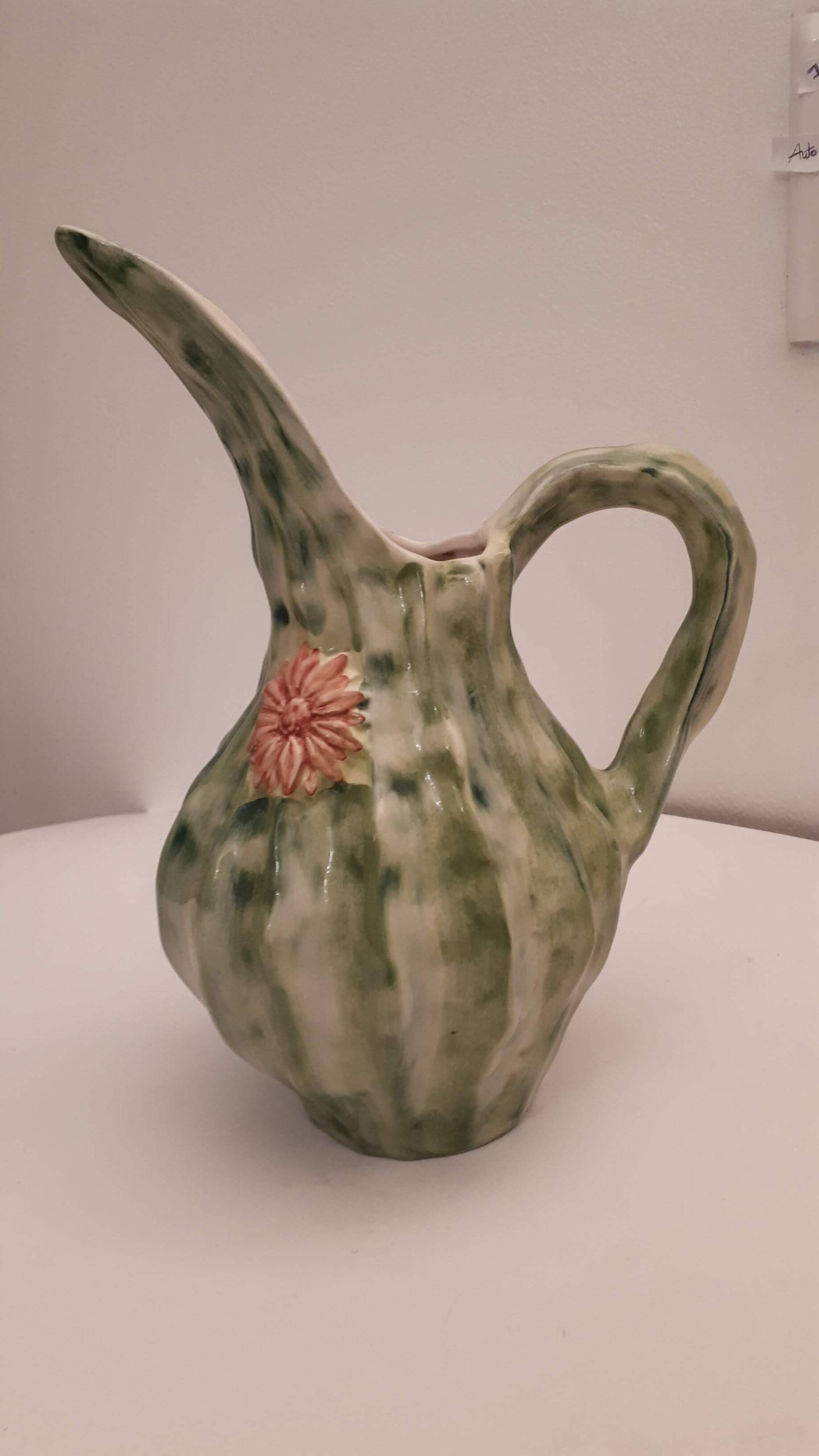 Pichet ou carafe en barbotine