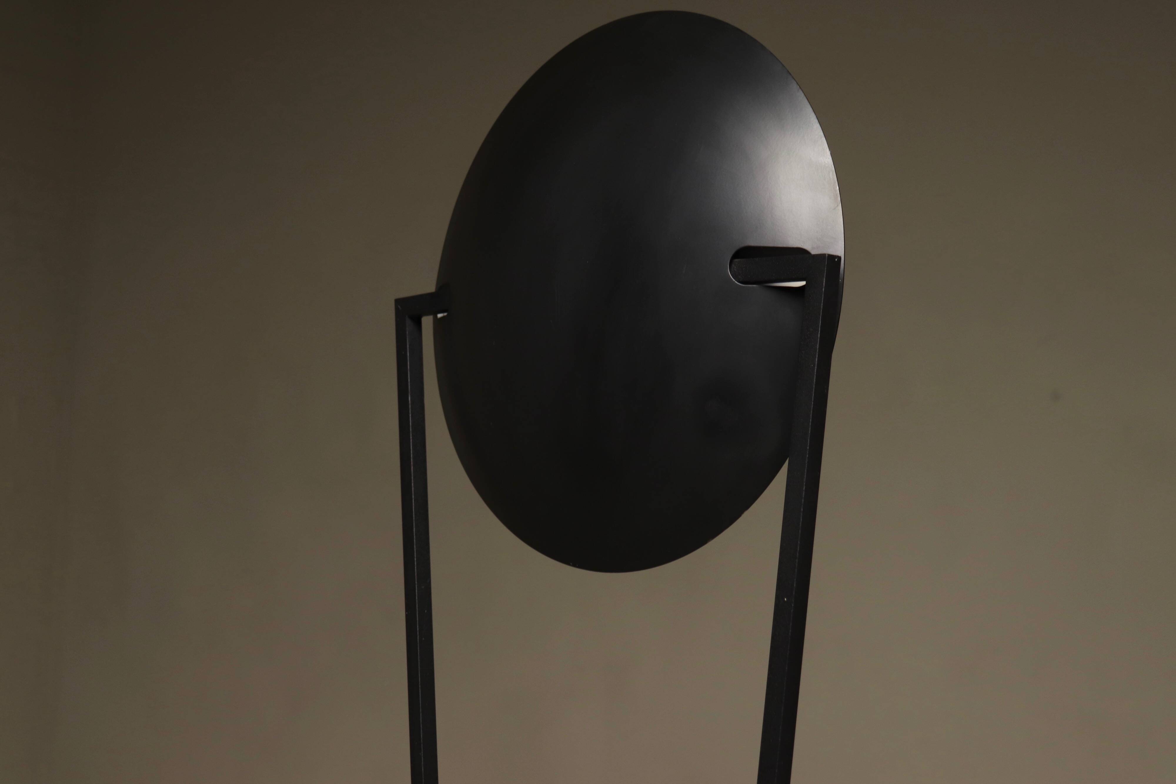 1st edition Victory floor lamp designed by Artoff for Lumen Center Italy 1980s