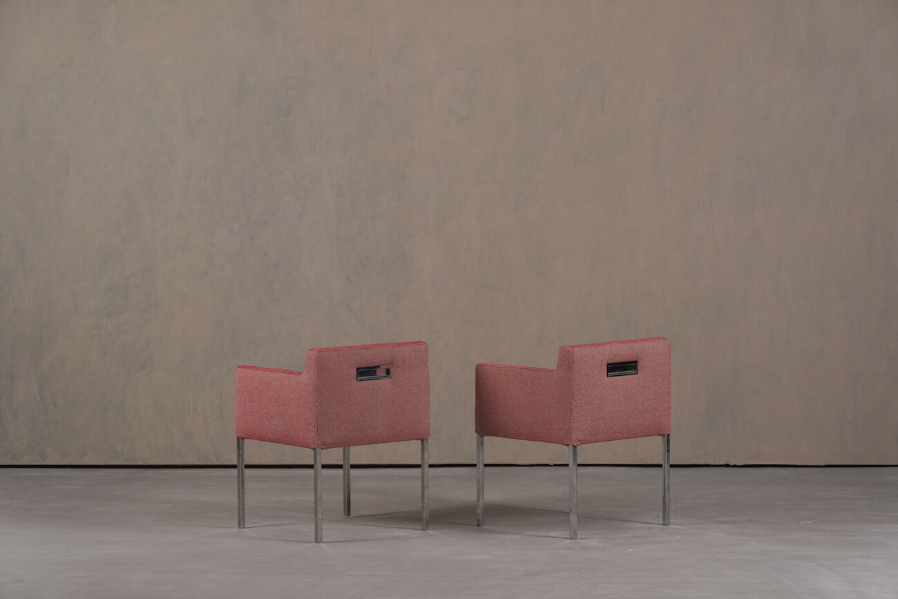 2 fauteuils Ligne Roset en tissu rose, France années 2000
