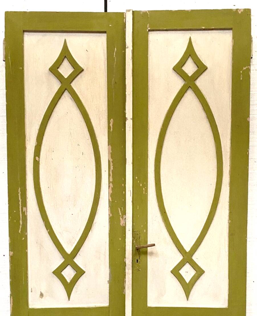 Double separation doors in 19th century patinated solid fir