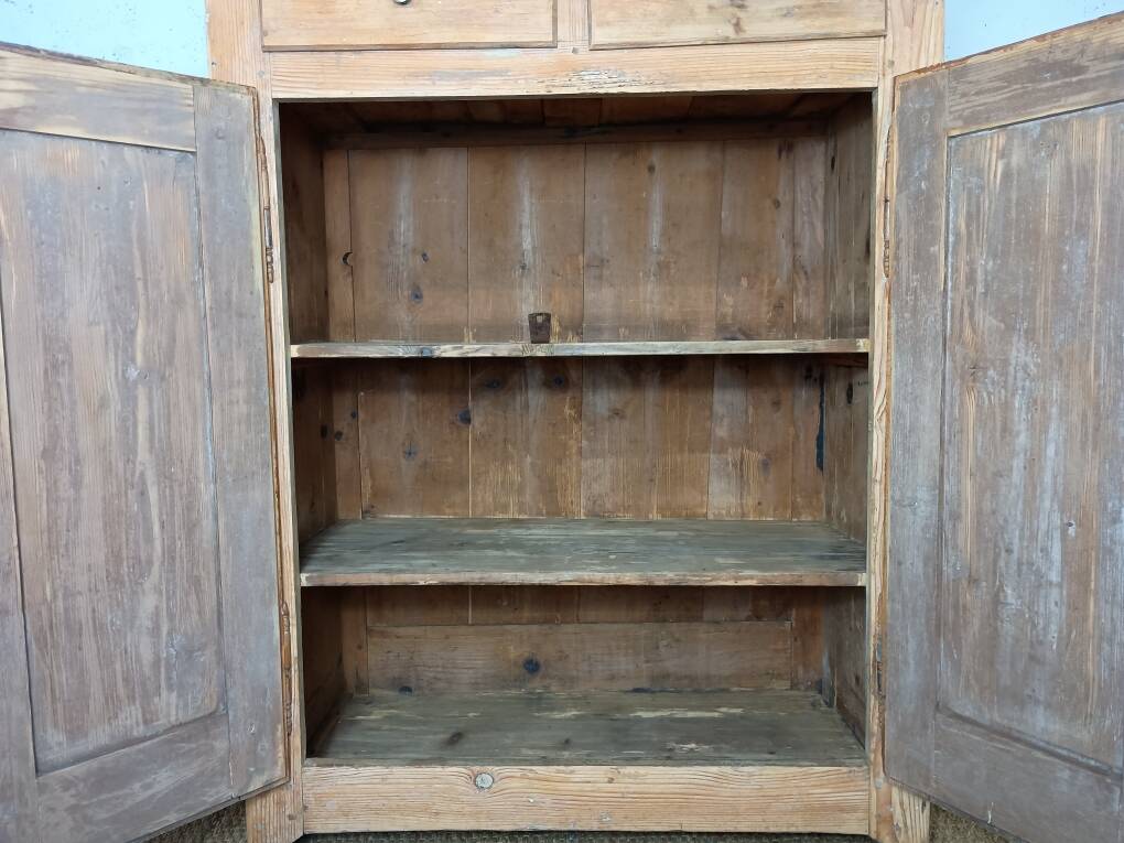 Grand buffet parisien vintage en sapin