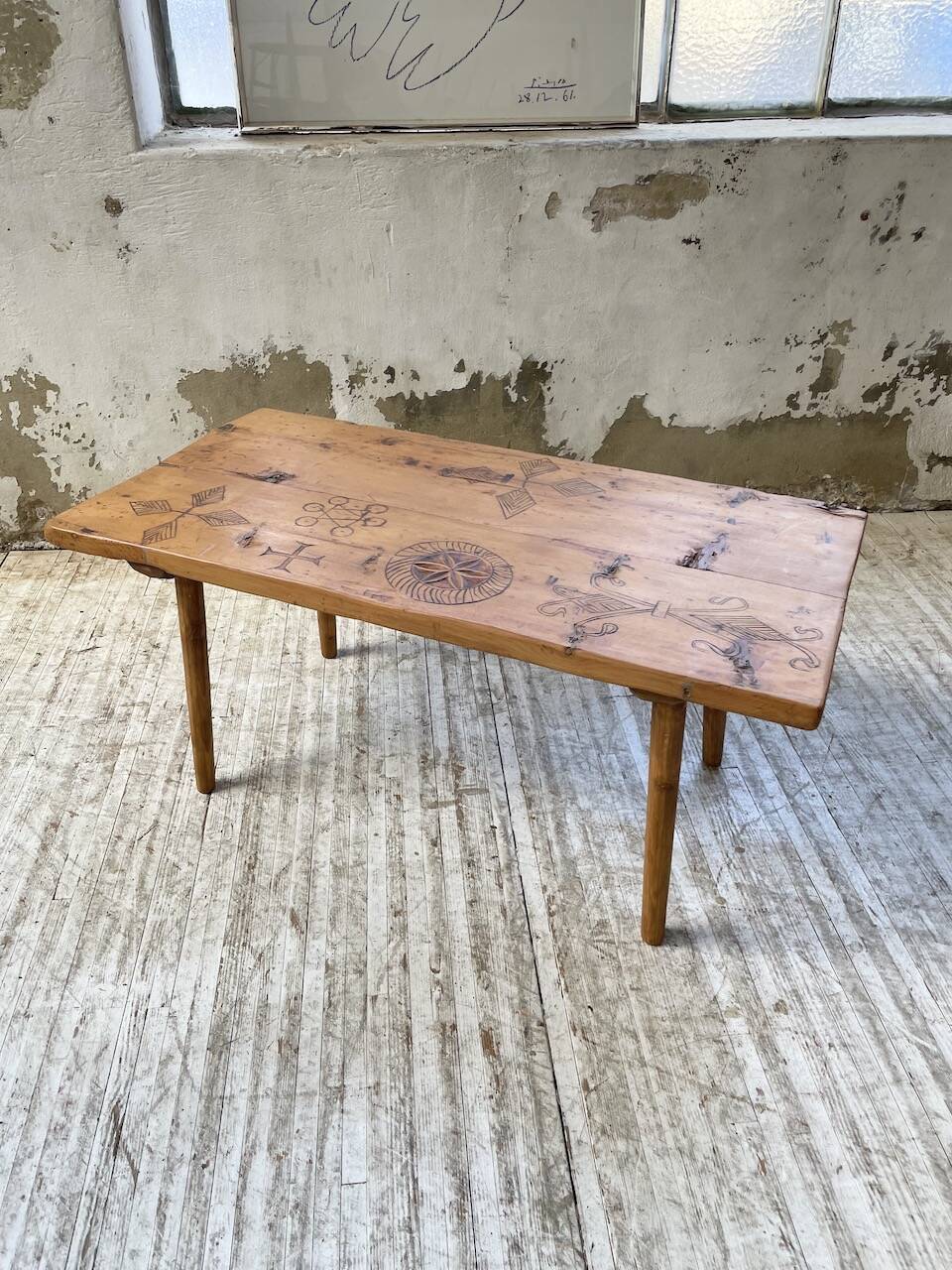 Popular art coffee table Switzerland 1900