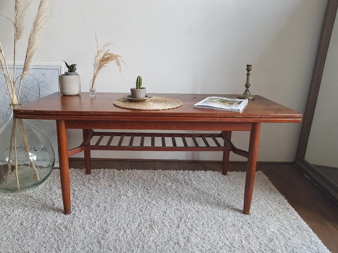 Scandinavian coffee table circa 1960 - by F. Ohlsson in teak (model Sesam, brand Tingstrom)