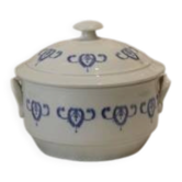 Small soup tureen, covered pot, in Saint Uze earthenware, early 20th century.