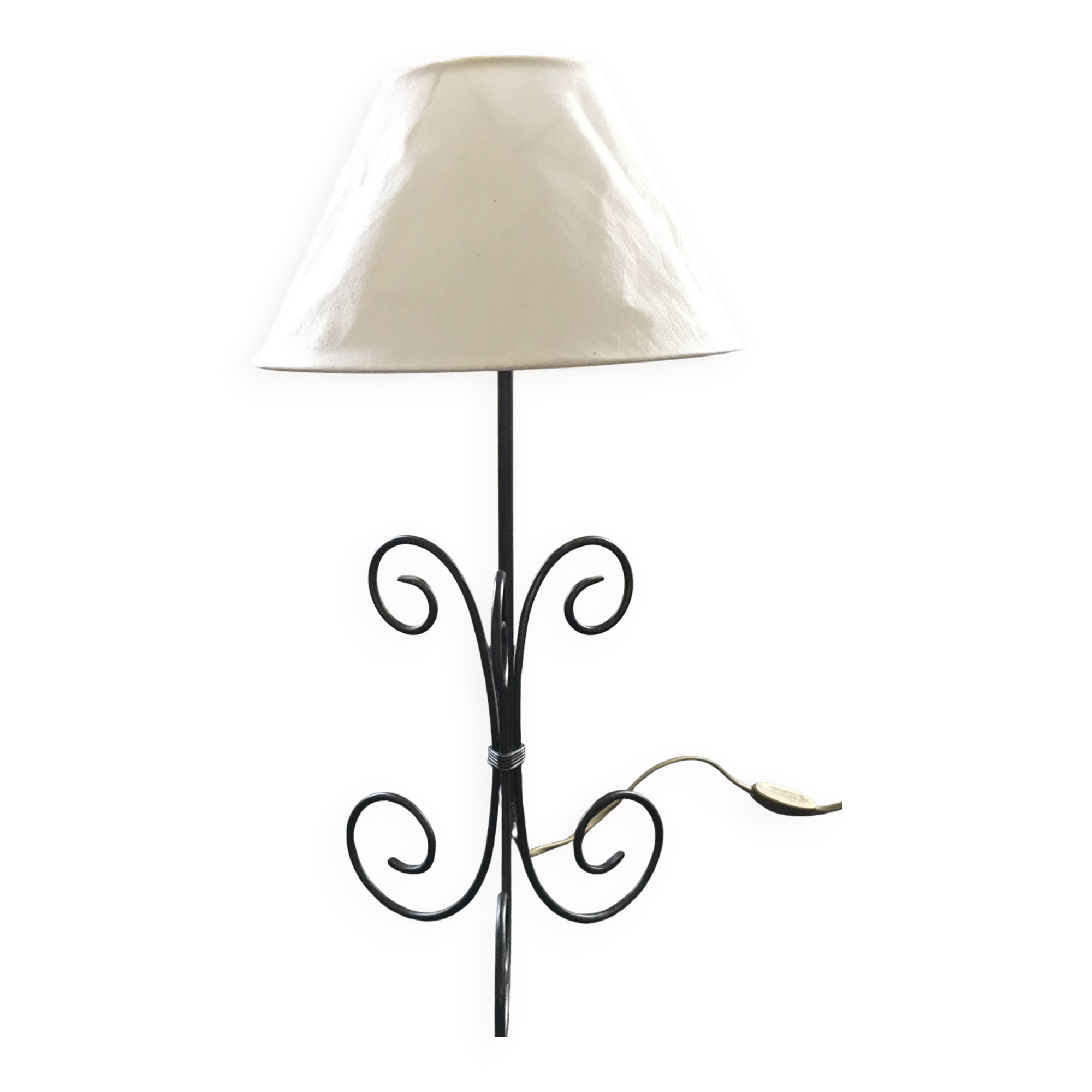 Tripod spiral lamp
