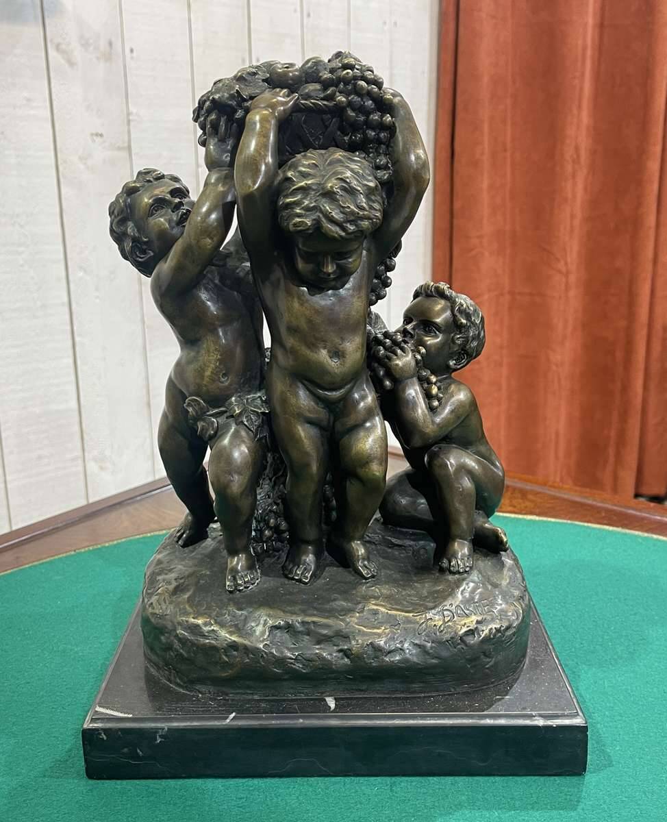 Bronze piece depicting 3 cherubs signed J. DASTE - 1950s