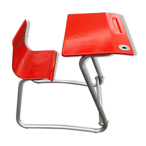 Bureau rouge pour enfants des années