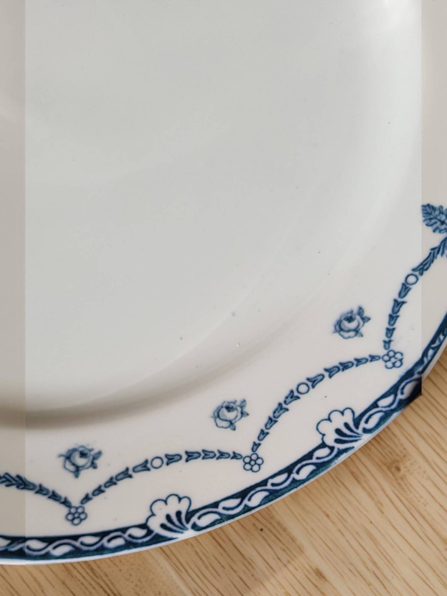 Round semi-deep plate in English earthenware "Cheltenham" — F. Winkle & Co.