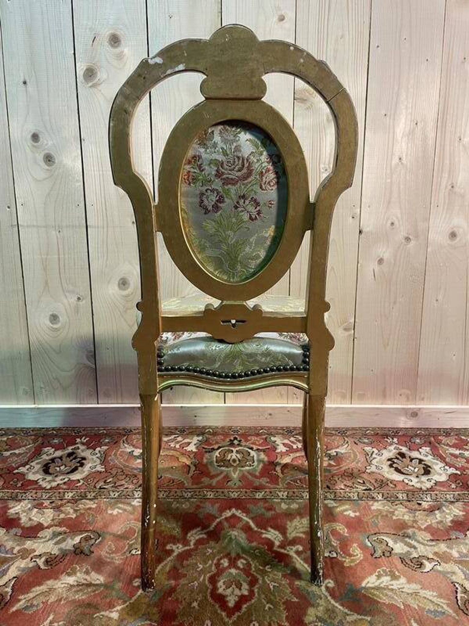 Suite de 4 chaises en bois doré Napoléon III