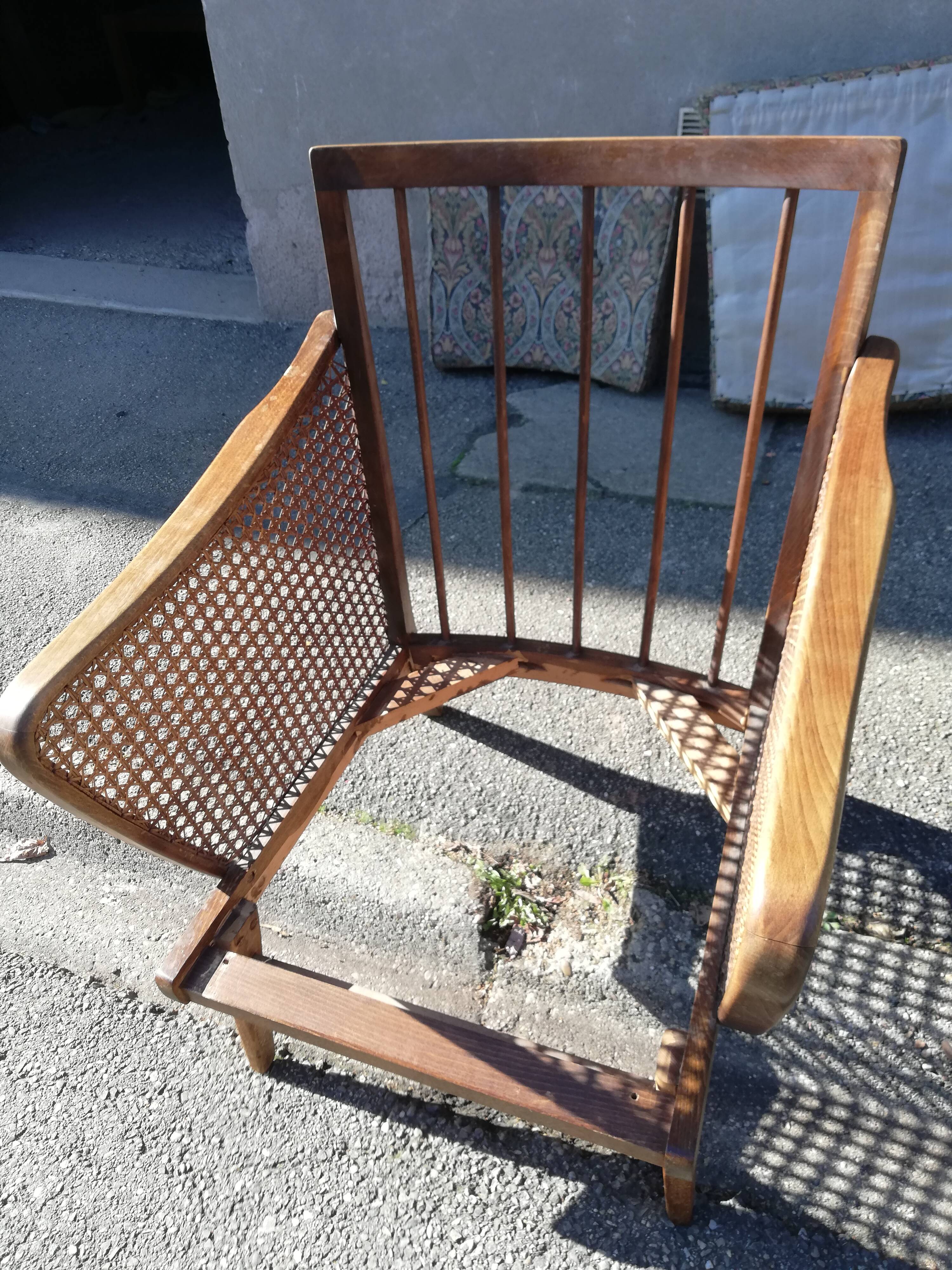 Armchair year 50 canage and compass foot