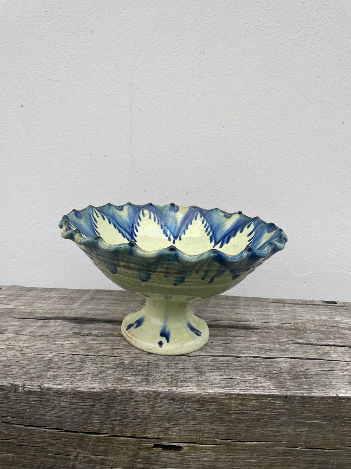 Ceramic fruit bowl on foot