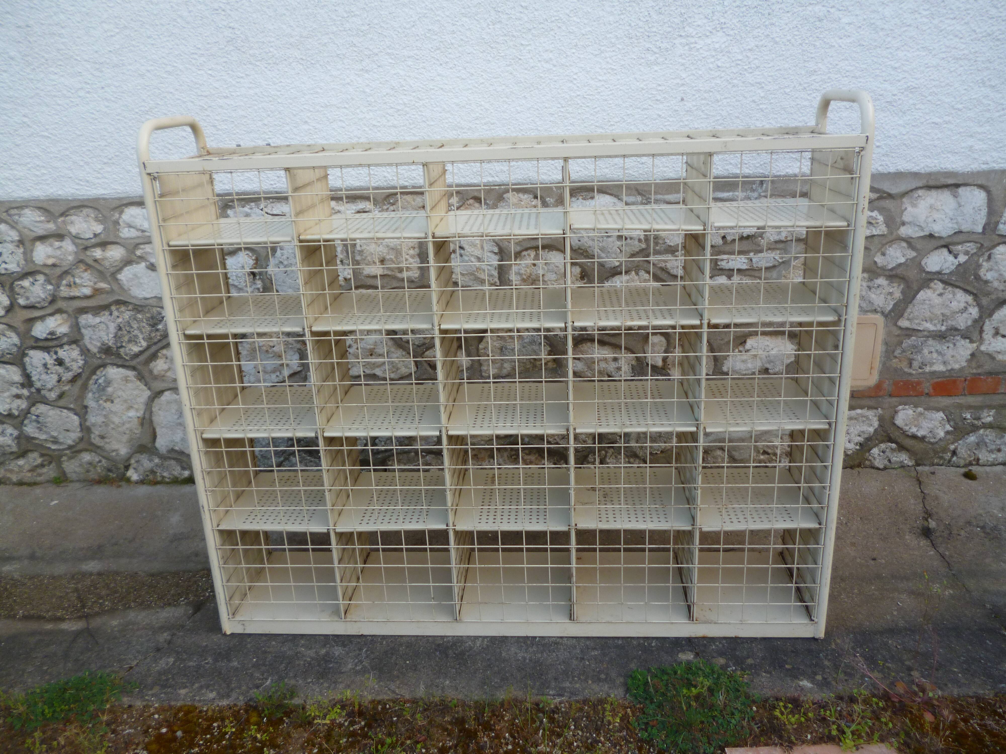 Large furniture storage 25 sorting lockers La Poste