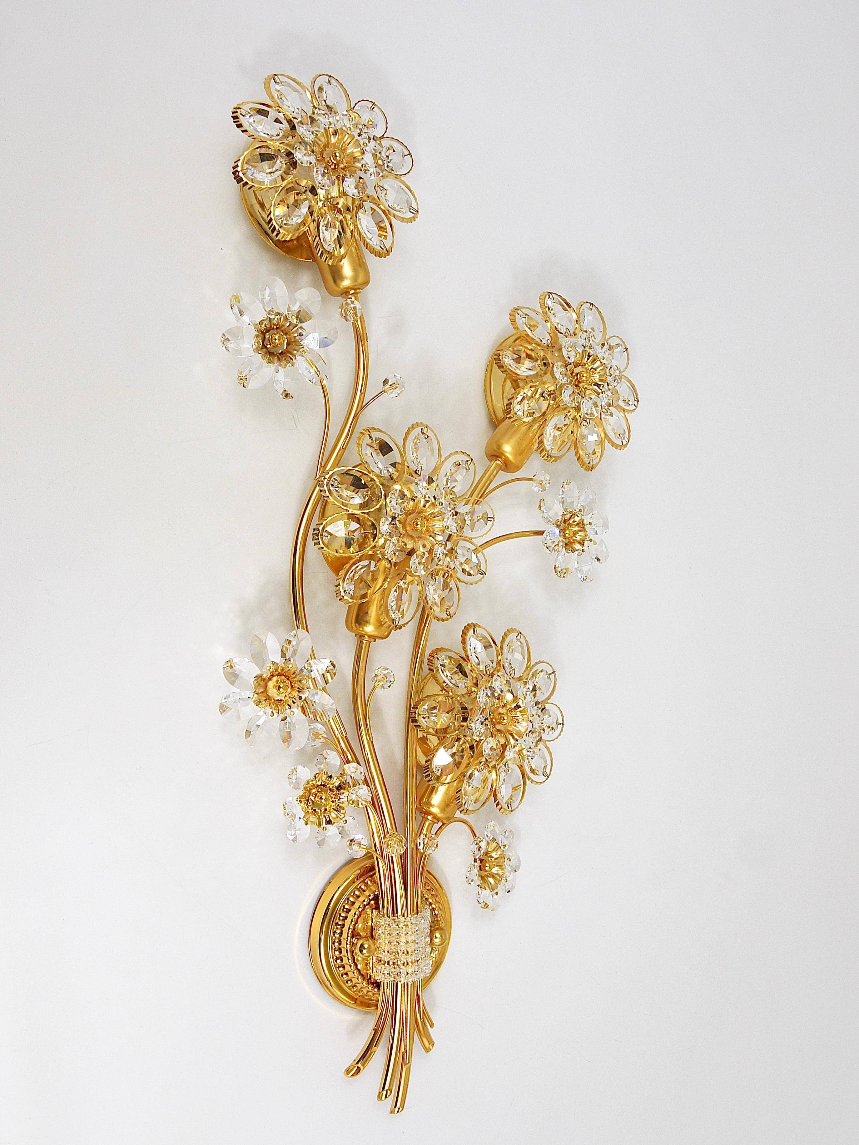 Large wall lamp in gilded brass, Palwa flowers by Ernst Palme, 1970s.