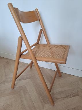 2 folding chairs canned