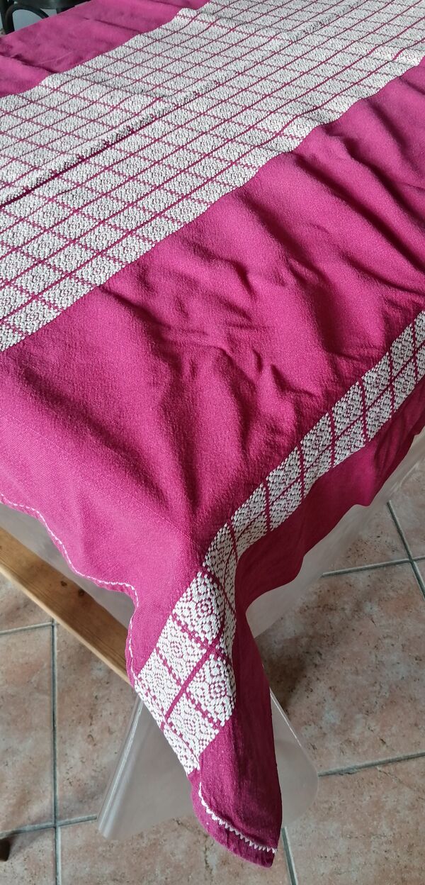 Nappe et 8 serviettes brodées basque ancienne rouge bordeaux