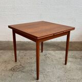 Scandinavian table with extensions