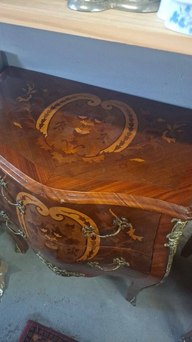 Commode de style louix xv en marqueterie