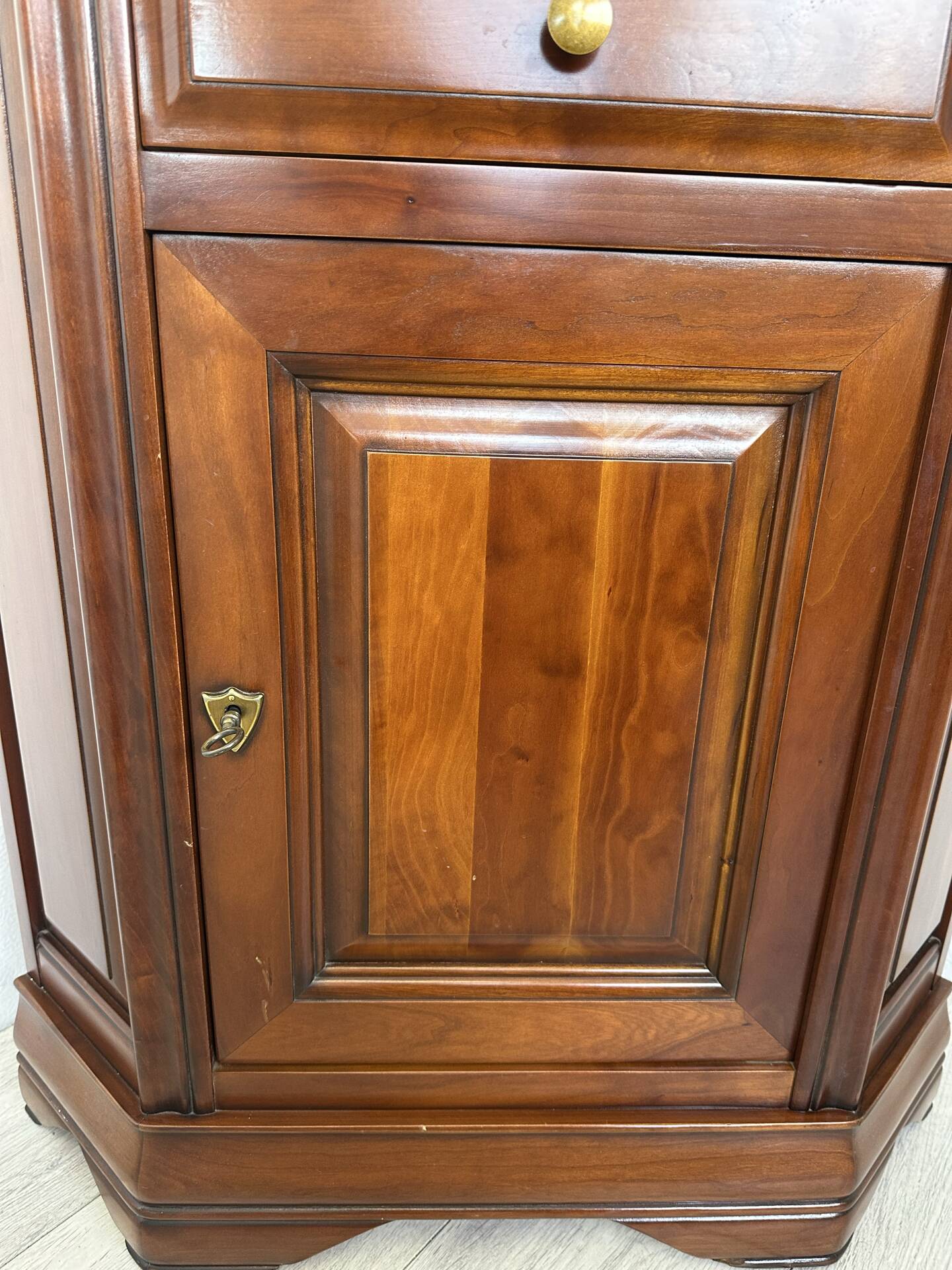 French vintage corner cabinet in solid wood by Ernest Ménard.