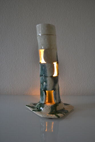 Lampe céramique vintage en forme de tour penchée