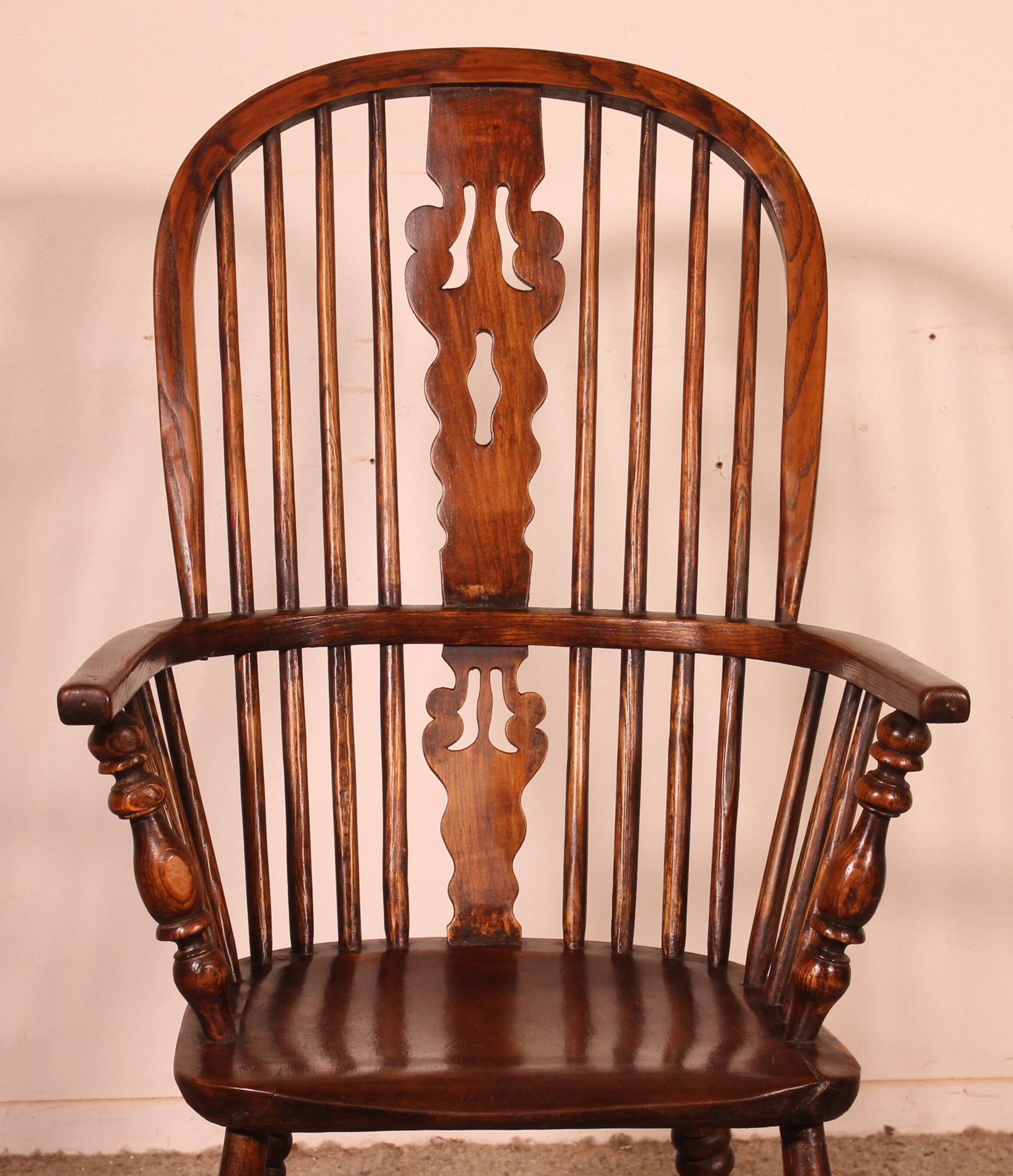 Windsor armchair in ash and elm from the early 19th century