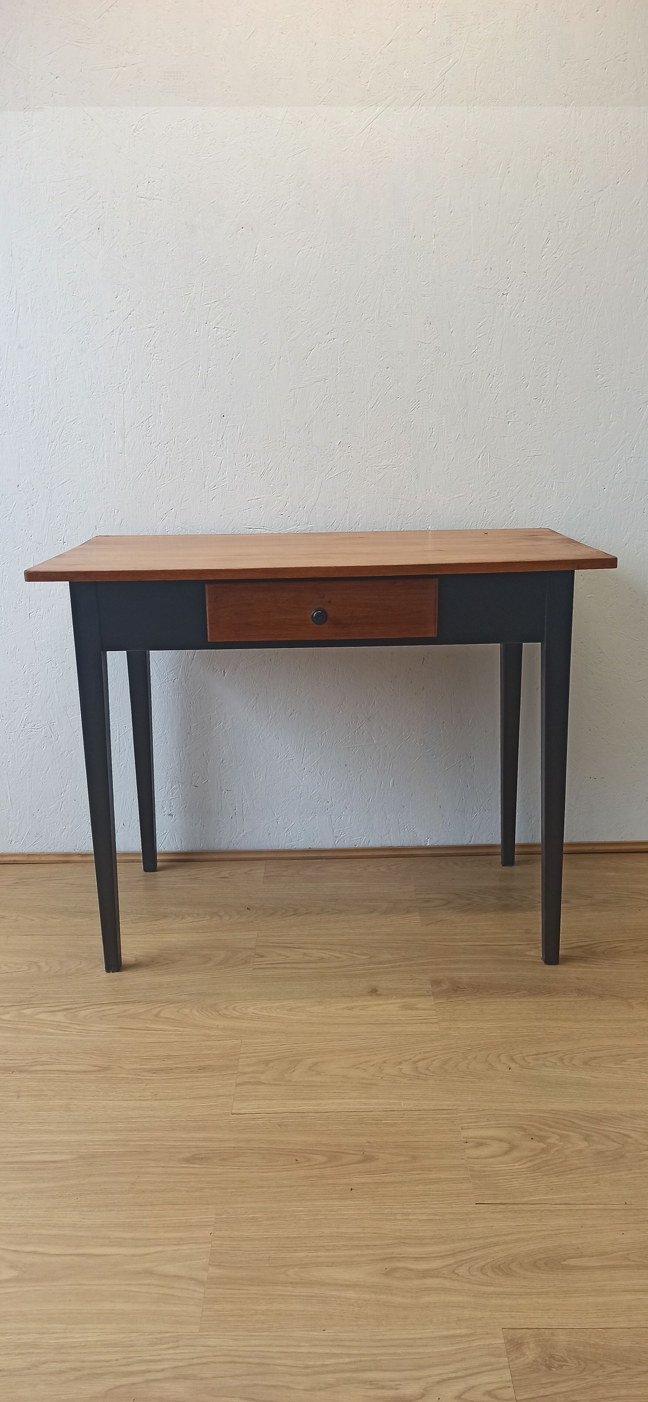 Minimalist kitchen table