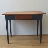 Minimalist kitchen table