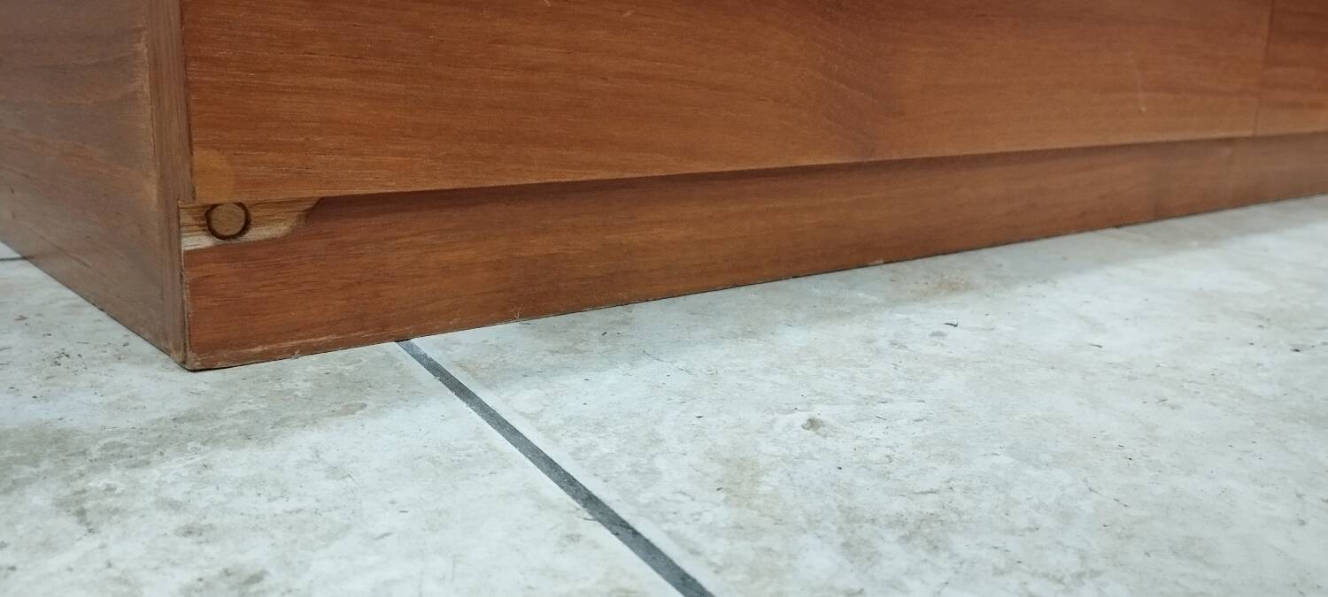 Scandinavian chest of drawers with 8 drawers