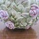 Vase en barbotine, décor floral