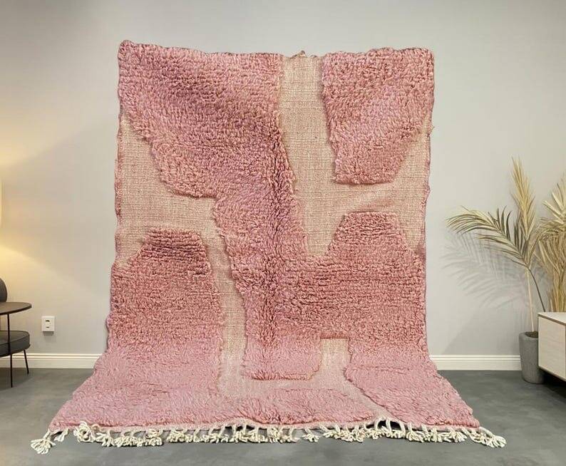 Berber carpet made of natural wool from the Amazigh Atlas, 150/250 cm.