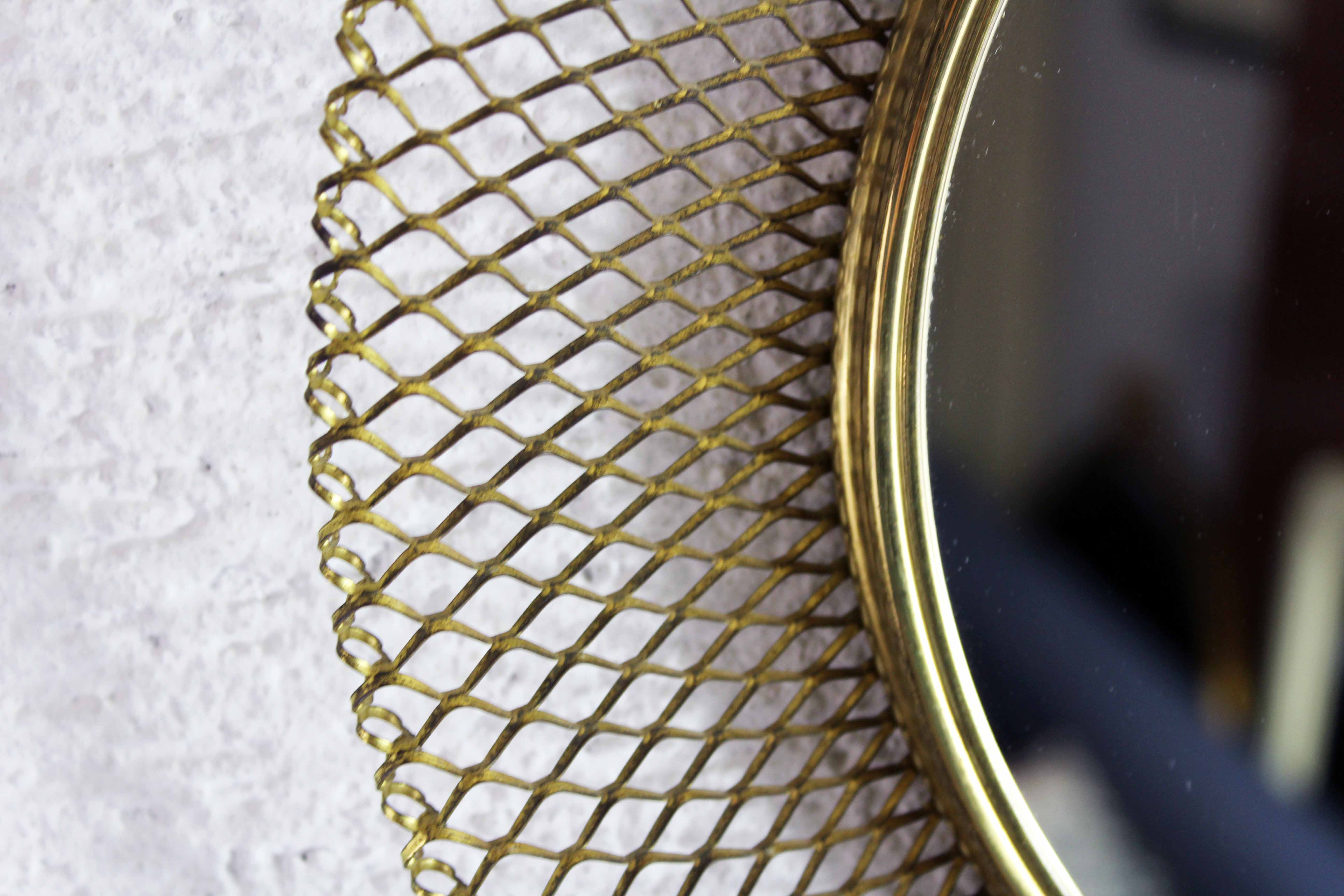 Vintage round mirror in gilded metal