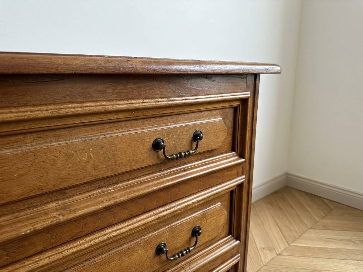 Antique wooden chest of drawers with three drawers.