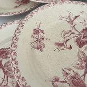 Lot de six assiettes, terre de fer, rouge, Gien, chèvrefeuille, faïenc