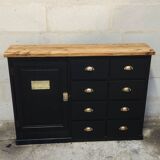 One-door workshop unit with eight black and gold drawers
