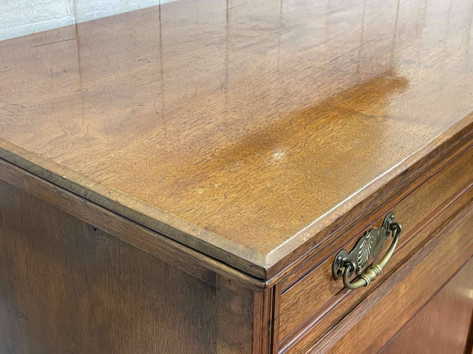 English buffet from the late 19th century in walnut.
