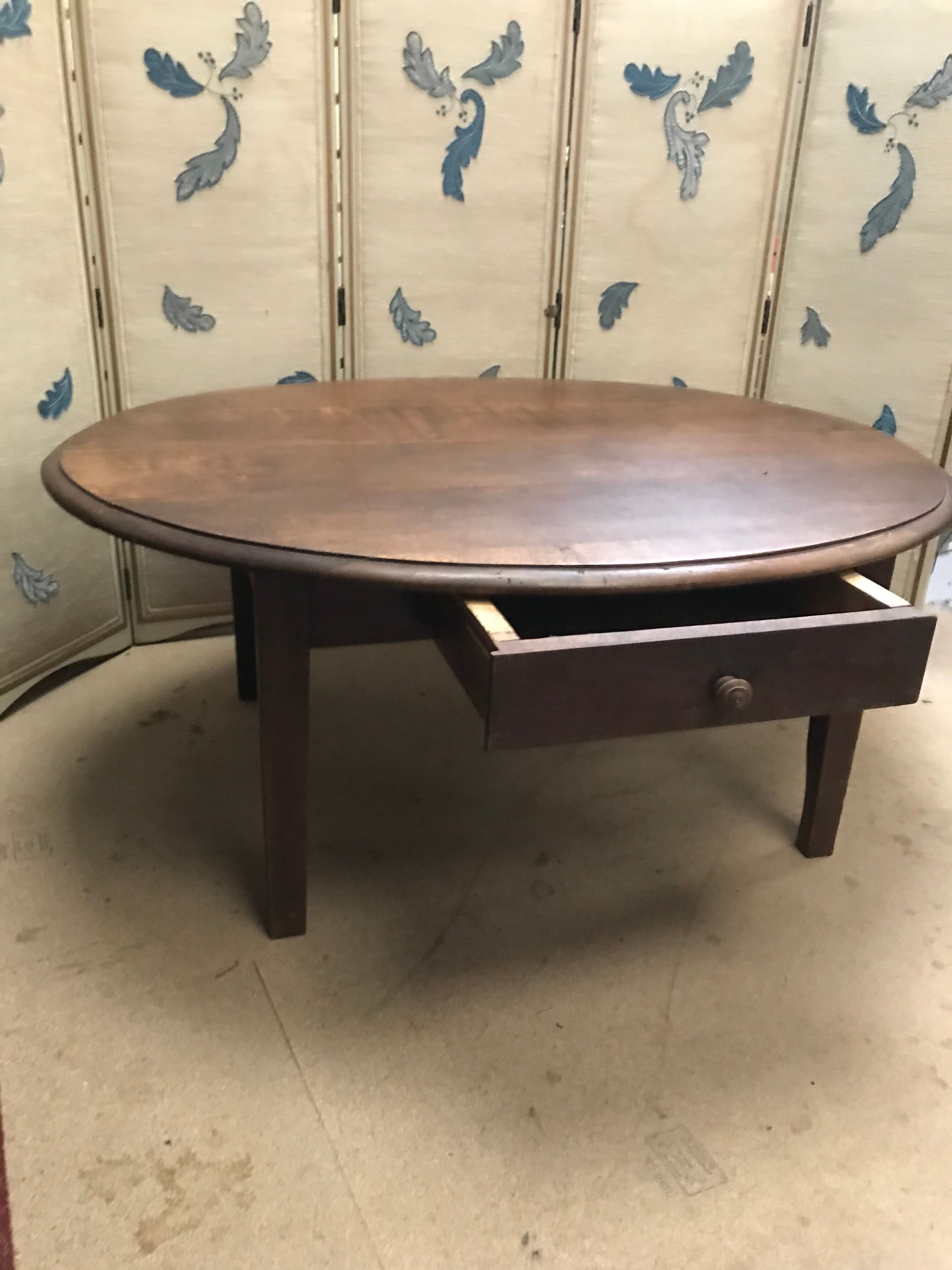 Oval coffee table in vintage oak year 40/50