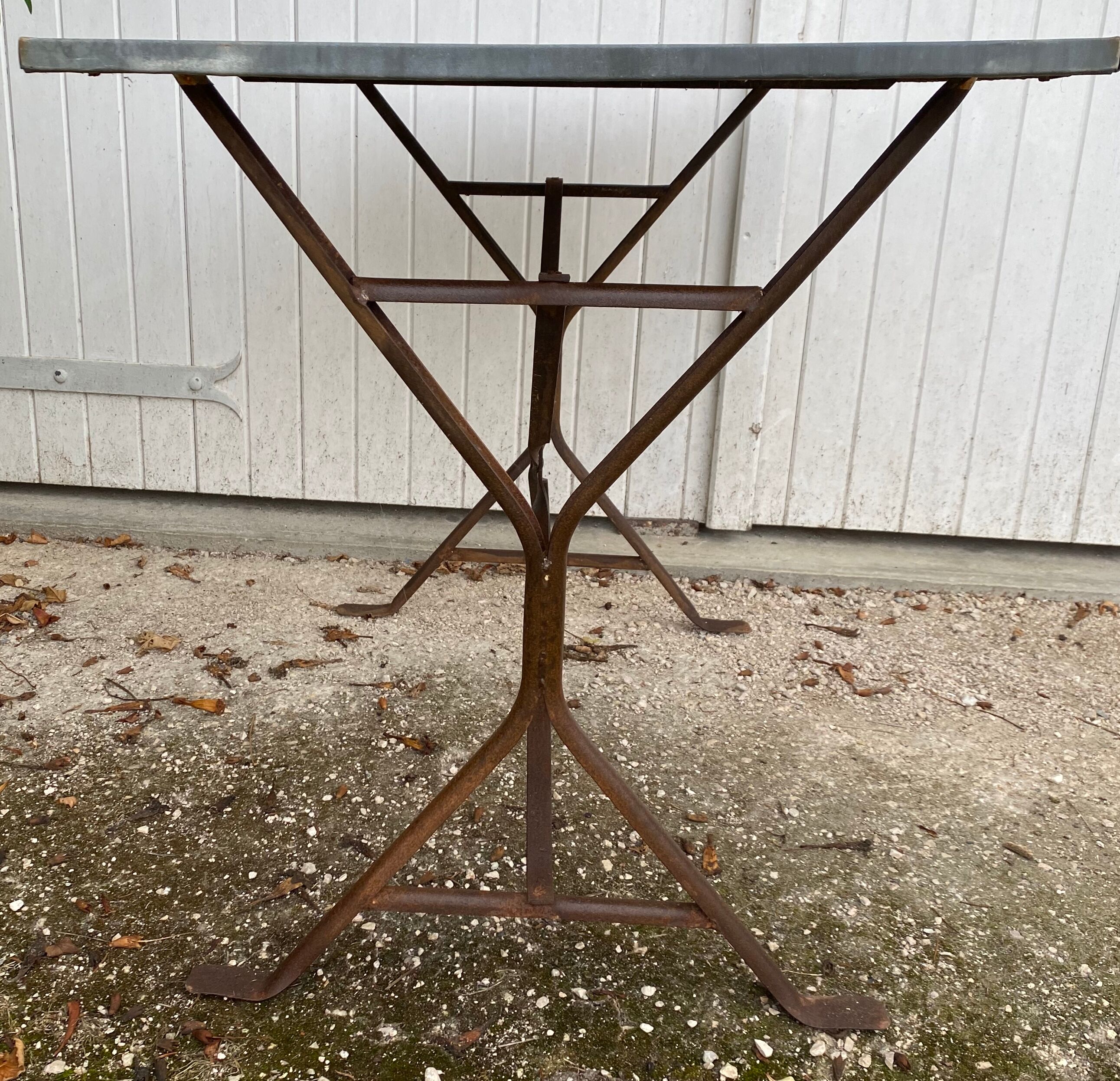 Zinc tray outdoor table