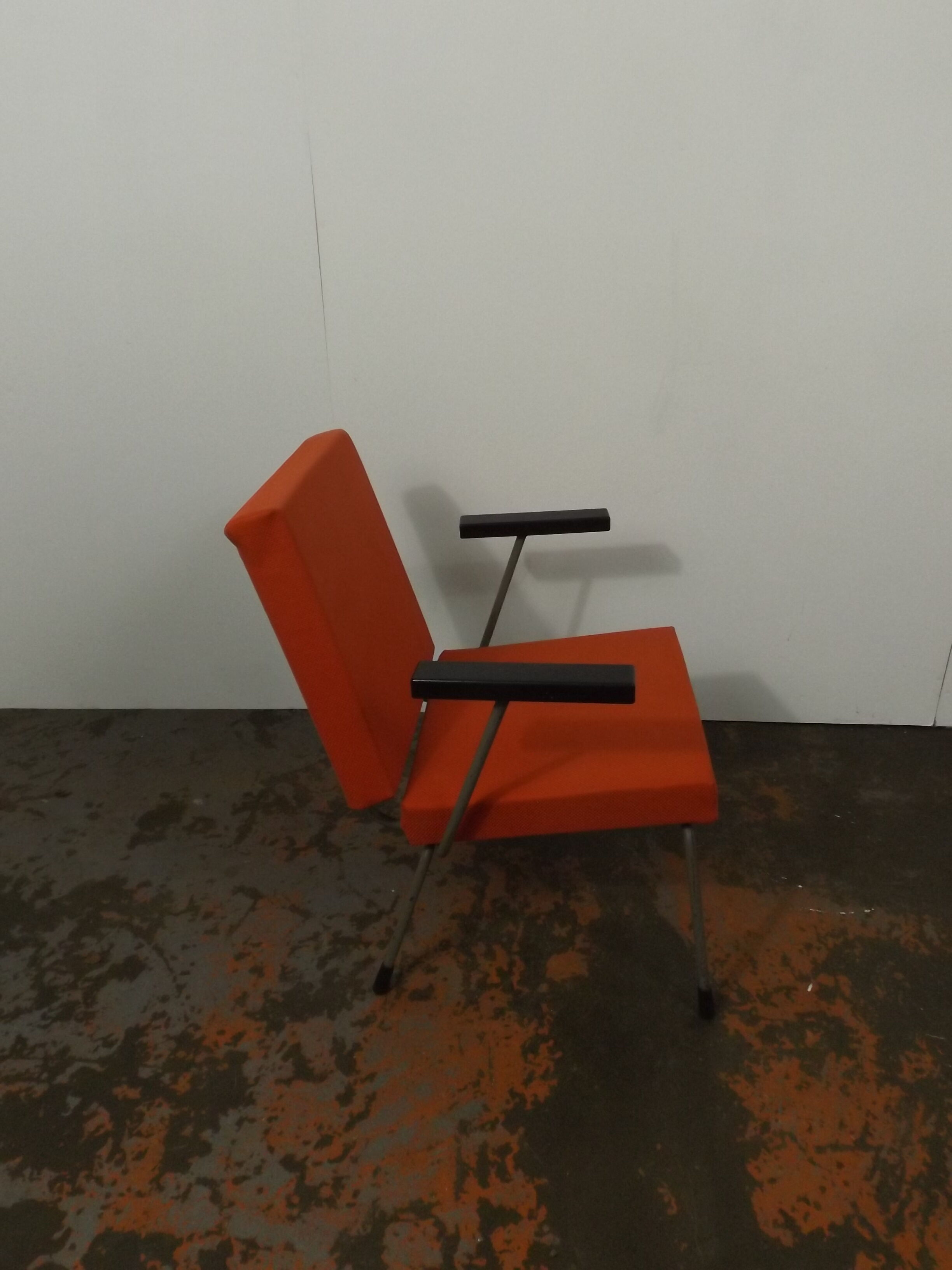 Armchair 1401 by Wim Rietveld edited by Gispen