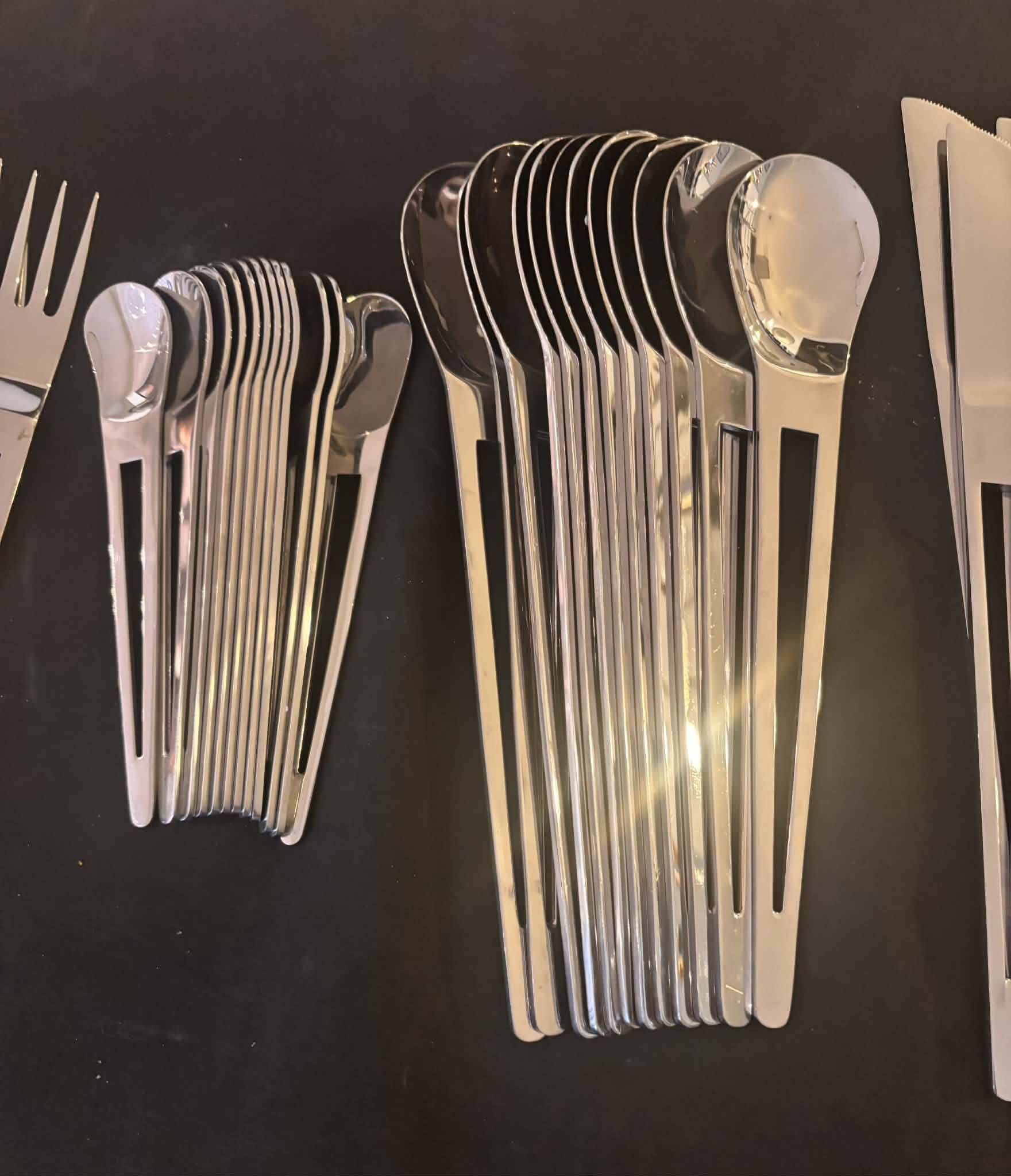 Ménagère 12 personnes acier