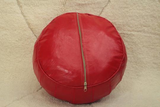Moroccan pouf in red leather