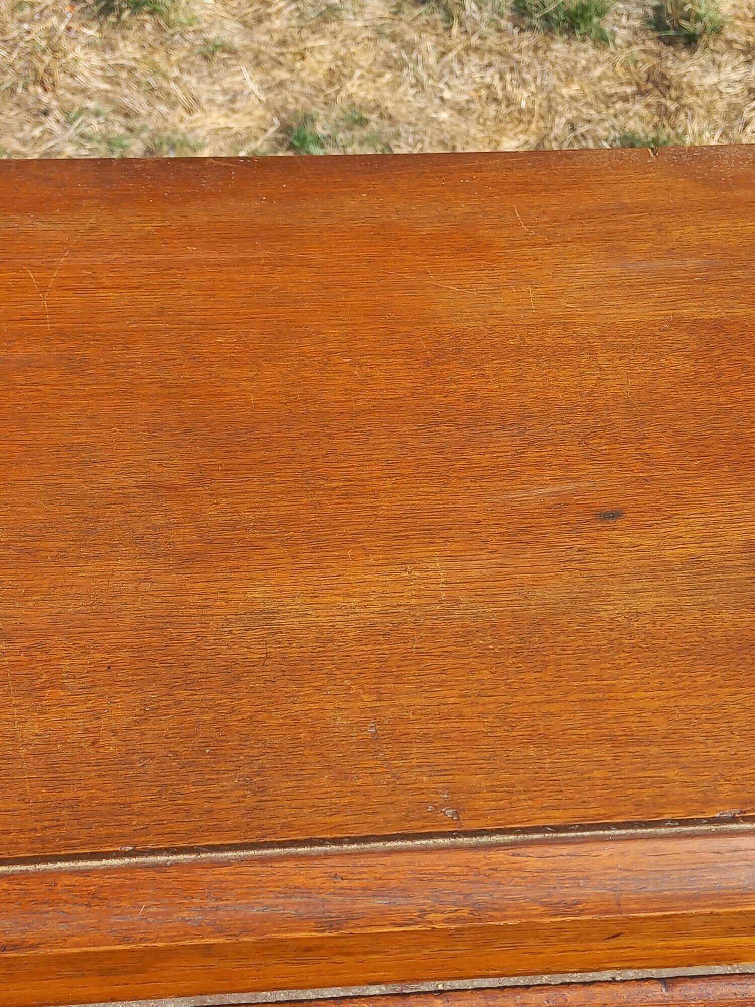 Vintage oak chest of drawers with 5 drawers from the 1950s.