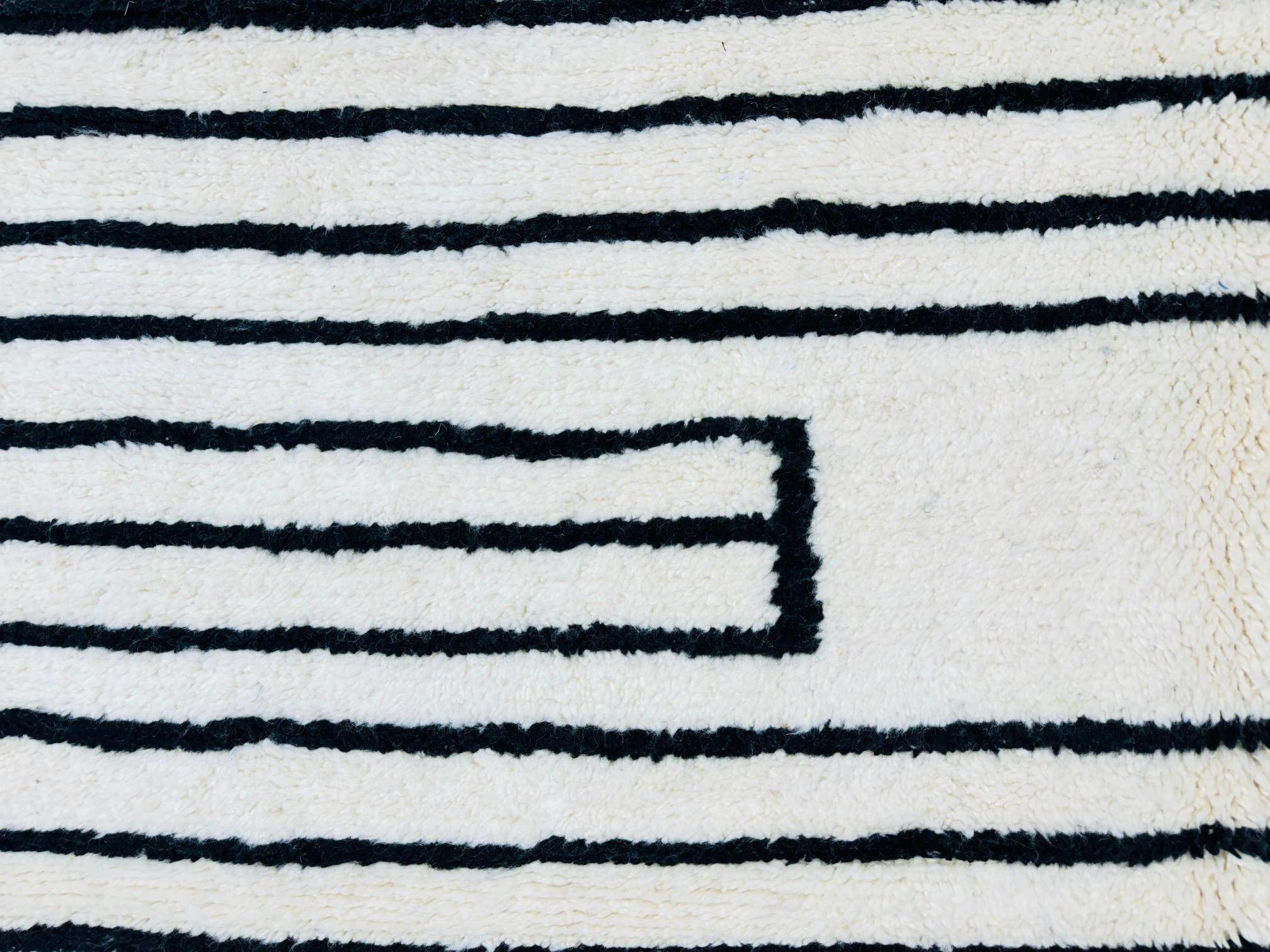 Traditional Berber rug in natural wool 2.5x1.5 m