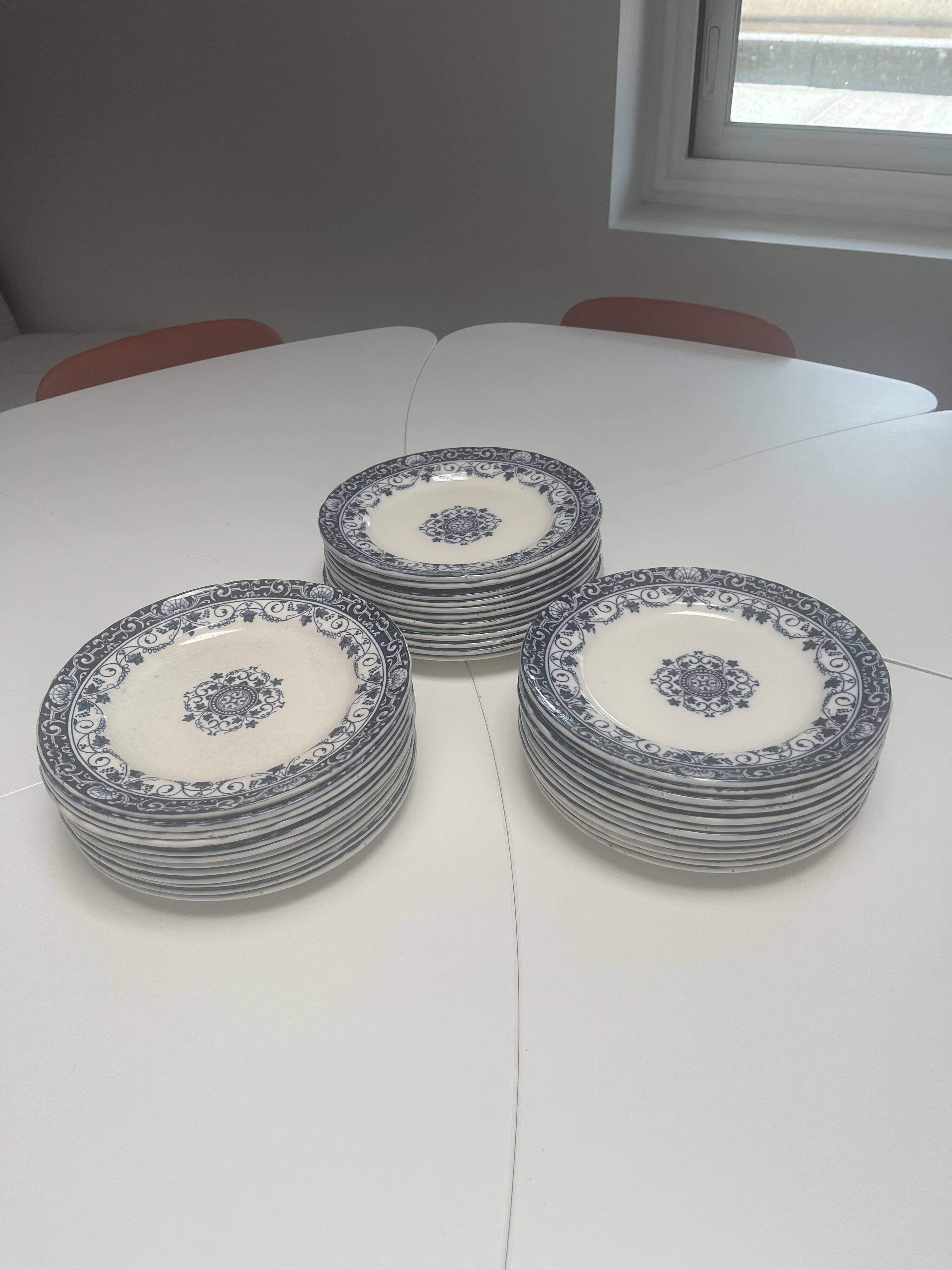 SET OF 12 PLATES - LOUIS XV SERVICE - MANUFACTURER JULES VIEILLARD