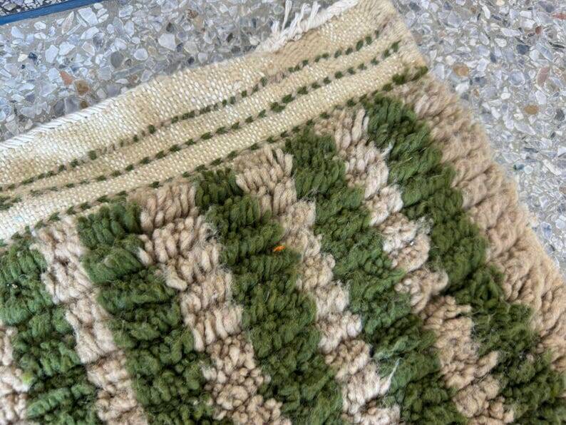 Handmade green Beni Ouraine rug size 150 x 250 cm