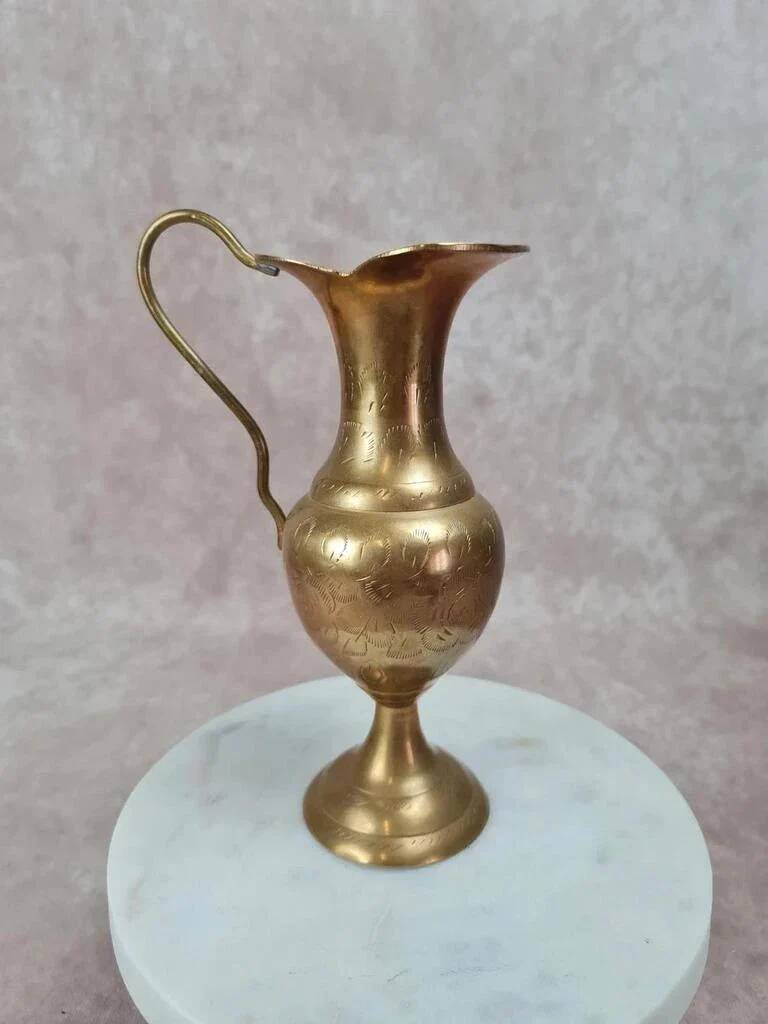Small oriental jug in engraved brass 🌿