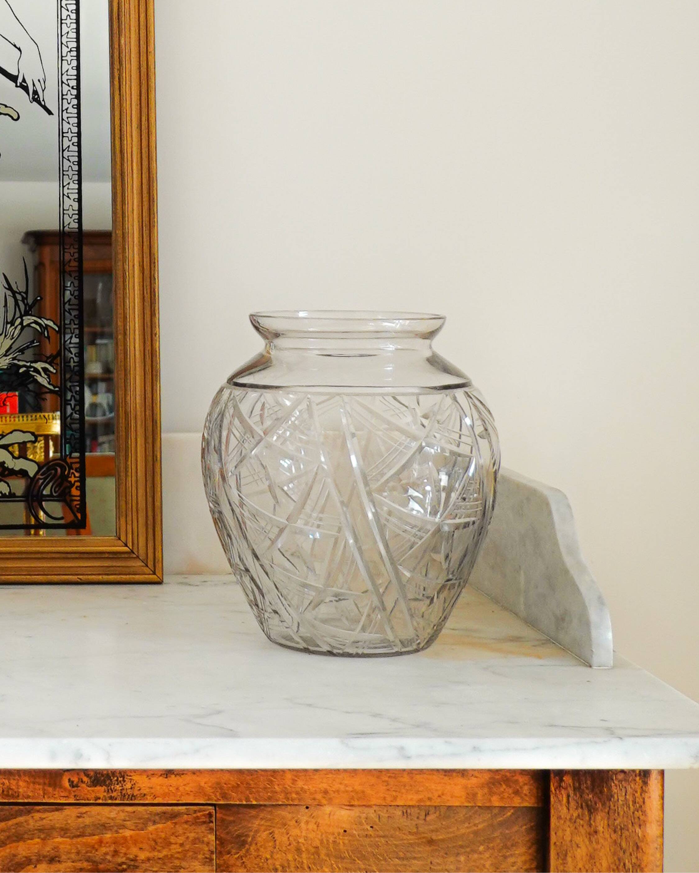 Vase en verre transparent forme boule style art déco