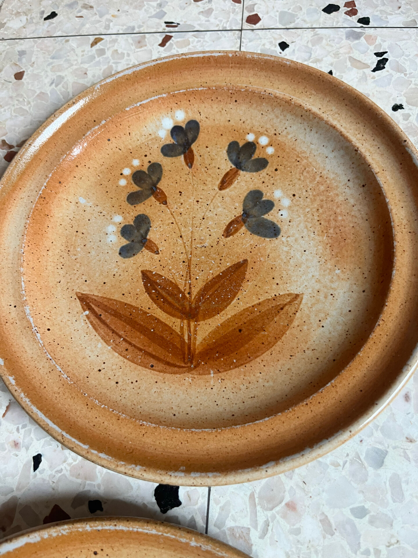 6 assiettes plates en grès 